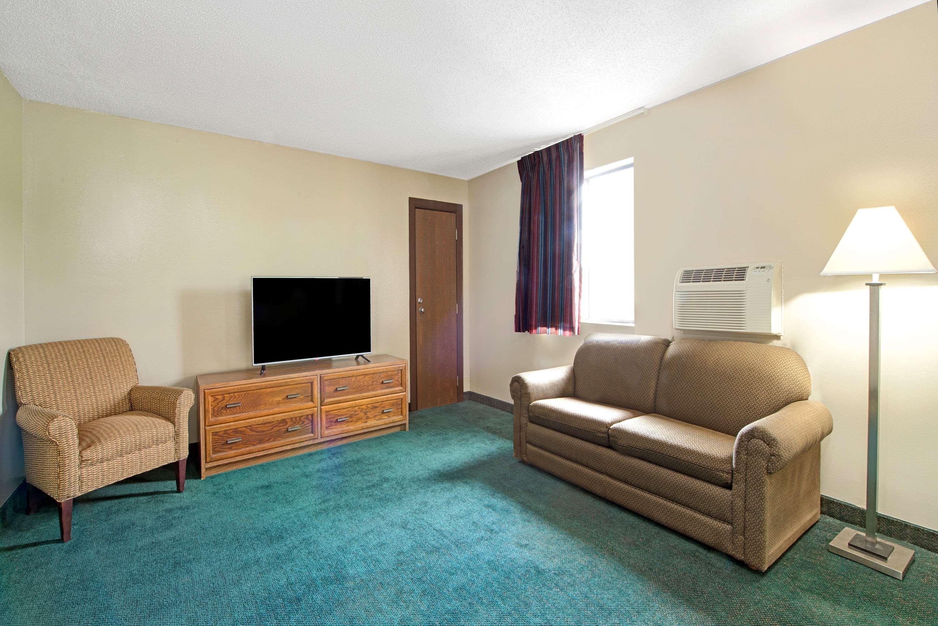 Super 8 By Wyndham Eureka/Six Flags Nearby Hotel Exterior foto